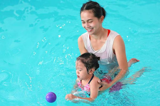 亲亲鱼乐婴儿游泳馆——父母的不二选择，成为了消费者信赖的品牌。
