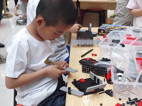 乐博趣机器人教育——培养儿童及青少年的工程逻辑和创新思维能力
