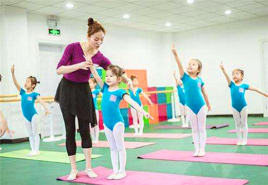 舞贝贝舞蹈中心——倡导舞蹈快乐、优美、健康的特性