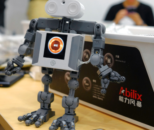 能力风暴教育机器人——通过以教育机器人为平台的能力训练课程体系