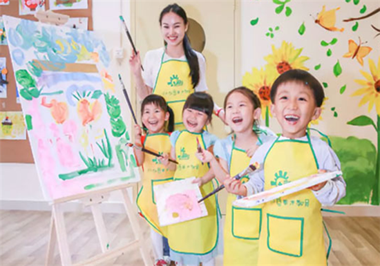 七彩岛少儿美术——尊重儿童，鼓励创意，分享快乐