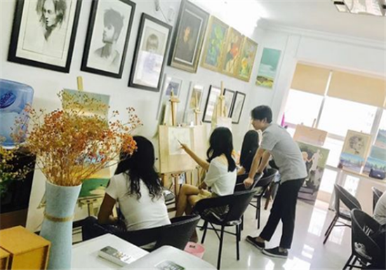 白庐画室——深入了解美术领域，力挺学生成绩优化