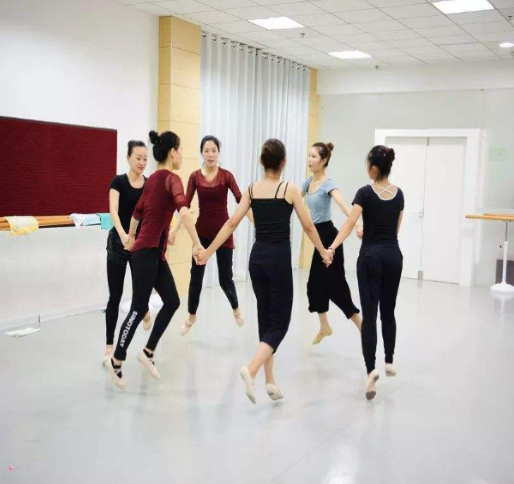 小白鸽舞蹈培训中心——教学培训专业多，教学团队师资力雄厚