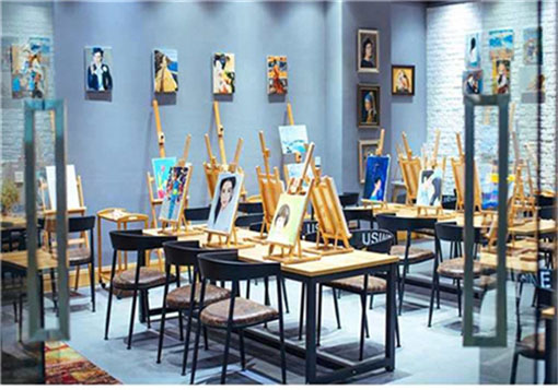 武汉画室——武汉画室总部安排加盟商进行技术培训，主要培训内容包括企业文化，经