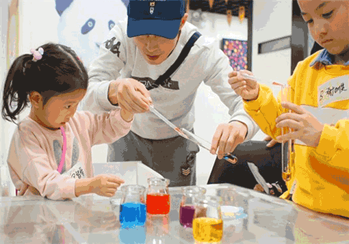 王宏画室——画室拥有丰富的辅导经验，科学的管理制度及浓厚的学习氛围，完备的教