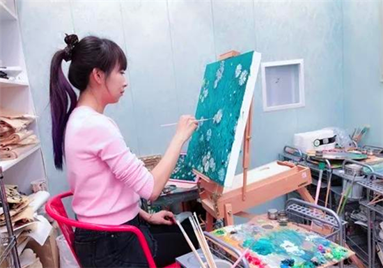 墨峰美术培训中心——理论为艺术感受服务,带着感受和激情去作画