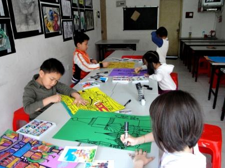 启唯思星卡索儿童之家——专业艺术教育品牌，专注于中国少儿美术教学与研究