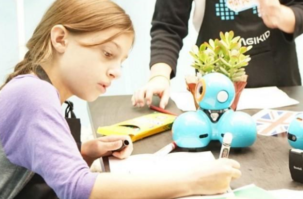 魔力小孩机器人——专门用于培养学生科技理工素养的课程