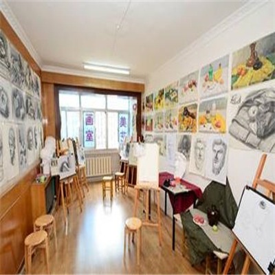 美艺画室——致力于3—12岁儿童艺术的培养