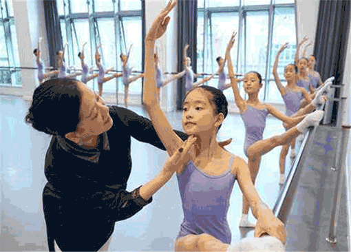 裴老师舞蹈——传播舞蹈文化、传播健康、美、快乐与自信