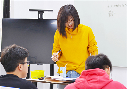 刘老师英语工作室——互动在线检测操作，在线和线下学生不断学习