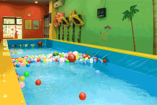 袋鼠宝宝游泳馆——科学、严谨、爱心、责任的服务团队