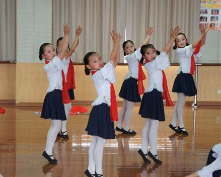 小雅舞蹈艺术培训——采用舞蹈培训和舞台实践相结合的特色教学方法