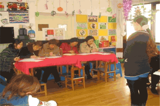 紫荆花幼儿园——科学、奉献、协同、创新。