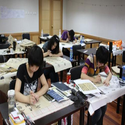 华艺书法培训中心——提高学生艺术眼光和书写能力