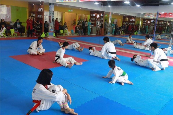 风云中华跆拳道馆——增进健康，培养护身技能，运动潜能的不断提升。