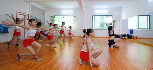 天艺舞蹈培训中心——以好舞蹈技术为宗旨，以全新服务理念为导向