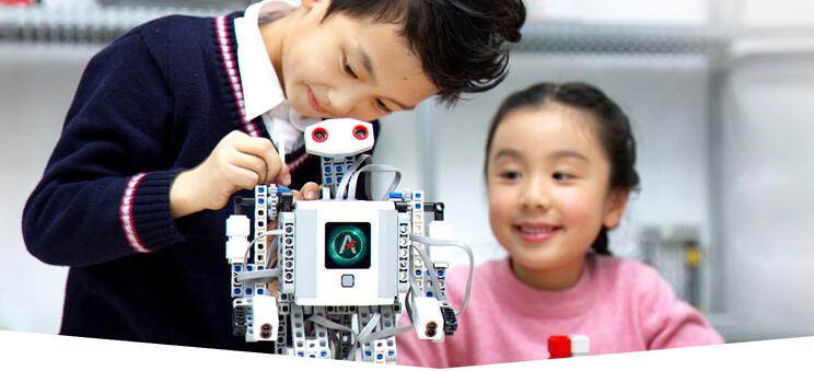 能力风暴教育机器人加盟——机器人趣味性强，男孩儿女孩儿都喜欢