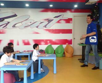 美华少儿英语——给中国儿童提供更为科学和完整的语言、知识及能力测评体系，让您的孩