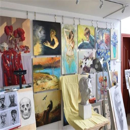 新艺画室——新艺画室是一家为不同学生制定个性化教学的个人美术培训机构
