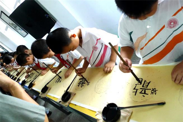 韩华教育——为中国广大中学生提供最前瞻的、定制化的职业规划以及就业辅导和训练