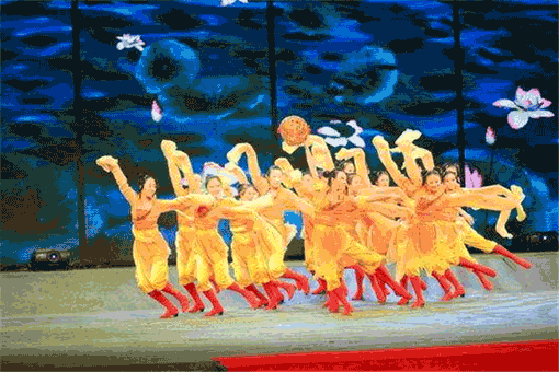 云艺术舞蹈——小班制教学服务，教师根据学生的特点因材施教