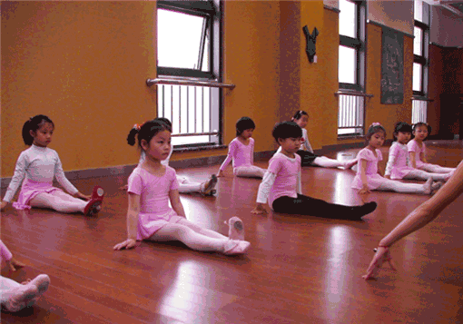 跳跃舞蹈学校——提高儿童综合的艺术表达形式