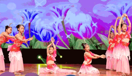 小明星舞蹈——注重学生的艺术气质修养及舞蹈基本功训练
