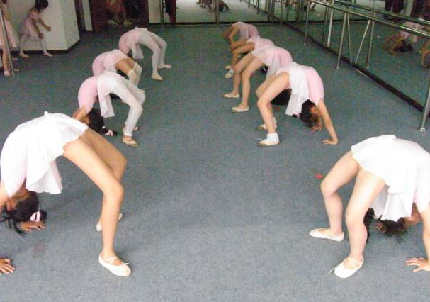 艺馨舞蹈培训中心——愿意帮助更多的人实现自己的舞蹈梦