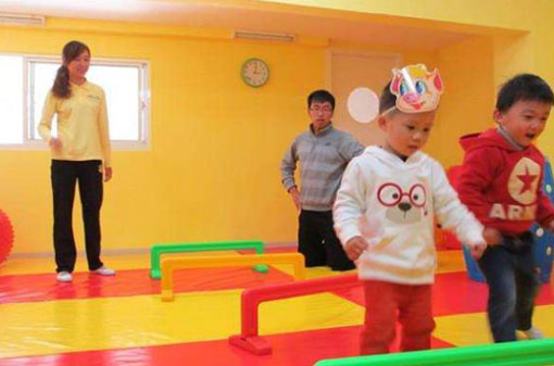 哈雅宝贝早教中心——提供0－6岁亲子早教课程与快乐幼托课程