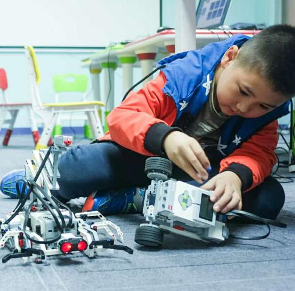 酷码少儿编程机器人——科技类培训中重要的一片蓝海，教育中的领先者。