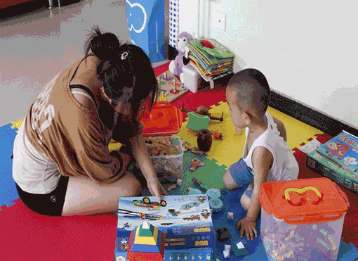 童年童月儿童乐园——激发创造力，提高孩子的动手能力