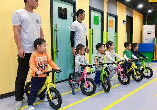 草蜢骑士儿童早教运动中心——帮助孩子完善自身健康情况，改善体质