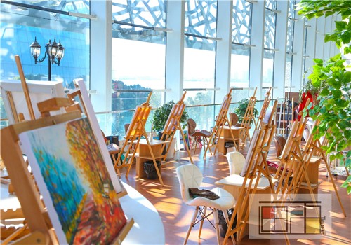 曲扬画室——以美术专业授课为主，文化授课为辅办学方针。