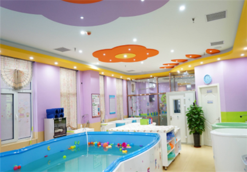 雅士丽宝宝游泳馆——积极地开发和激发婴儿的本能与潜能