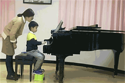 美悦钢琴——所有老师均毕业于中国，九大音乐学院或欧美著名院校;