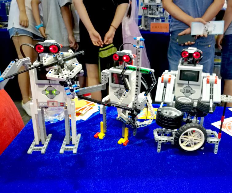 乐益达机器人——培养学生竞争意识和创新能力，具有求变思维能力