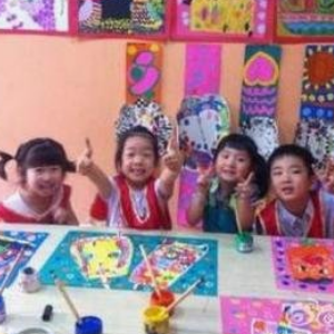 英贝诺儿童艺术——用“启发鼓励教学法”来培养孩子各种能力，促进心智及人格的健康均衡发