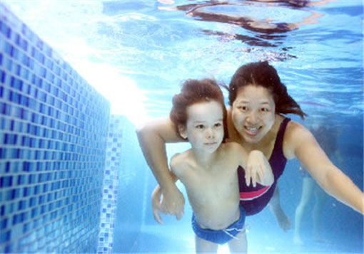 贝吉婴幼儿游泳——让孩子在游泳中学习，在玩耍中成长