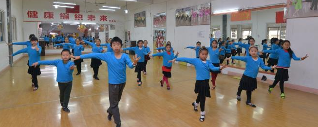 当代舞蹈培训中心——均获得了优异的成绩，一等奖和金牌数已达到260多枚