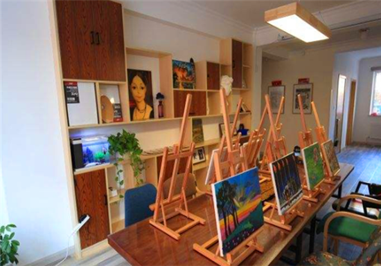 逸方画室——由央美毕业的、具有十余年美术教育经验的老师创立