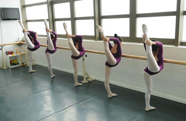 舞动人生艺术培训中心——采用艺术一站式情智教育