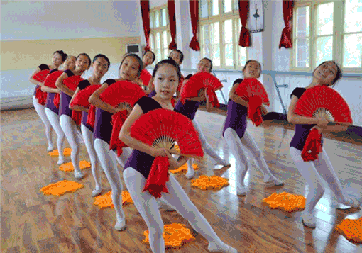 跳跃舞蹈学校——提高儿童综合的艺术表达形式