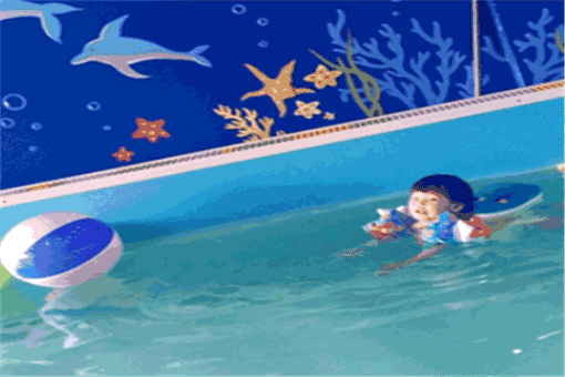 小鲸鱼婴幼儿游泳馆——岸上有开心的玩耍时光，水中有精彩的亲子互动