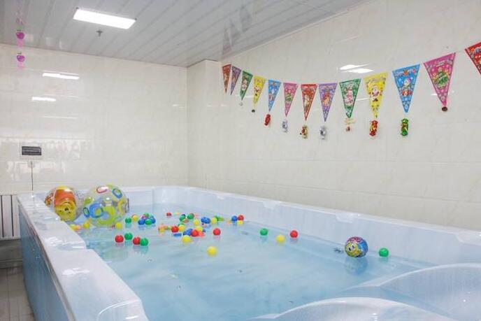 蓝精灵婴儿游泳馆——能满足不同年龄段宝宝的需求