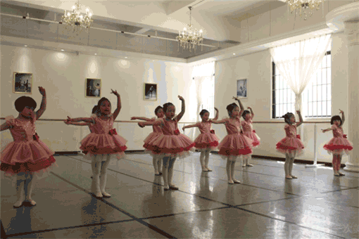 朱丽叶芭蕾舞蹈学校——专业强大的师资力量，量身定做式教学课程