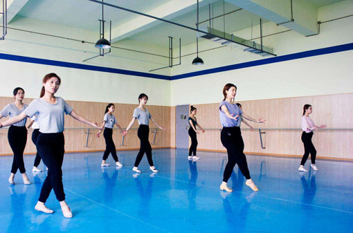 群帨舞艺术培训中心——以诚为本，用心做教育