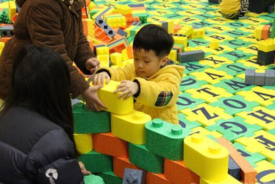 ruby积木乐园——与小朋友进行互动，培养孩子们动手、沟通能力的同时，促进了双方的感
