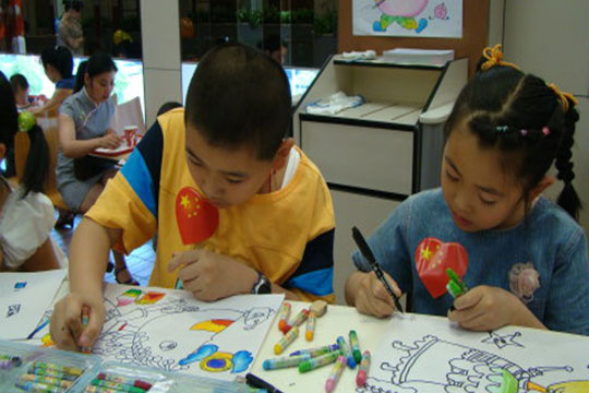 拜蒙儿童美术——让孩子有自由发挥想象的空间，绘画、写生、手工、亲子课堂于一体