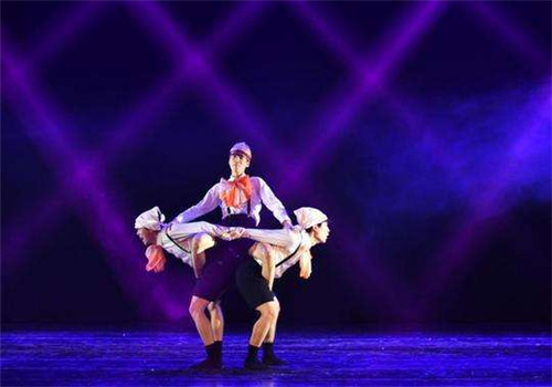 北京市爱莲舞蹈学校——教学力量雄厚，教学质量有保障